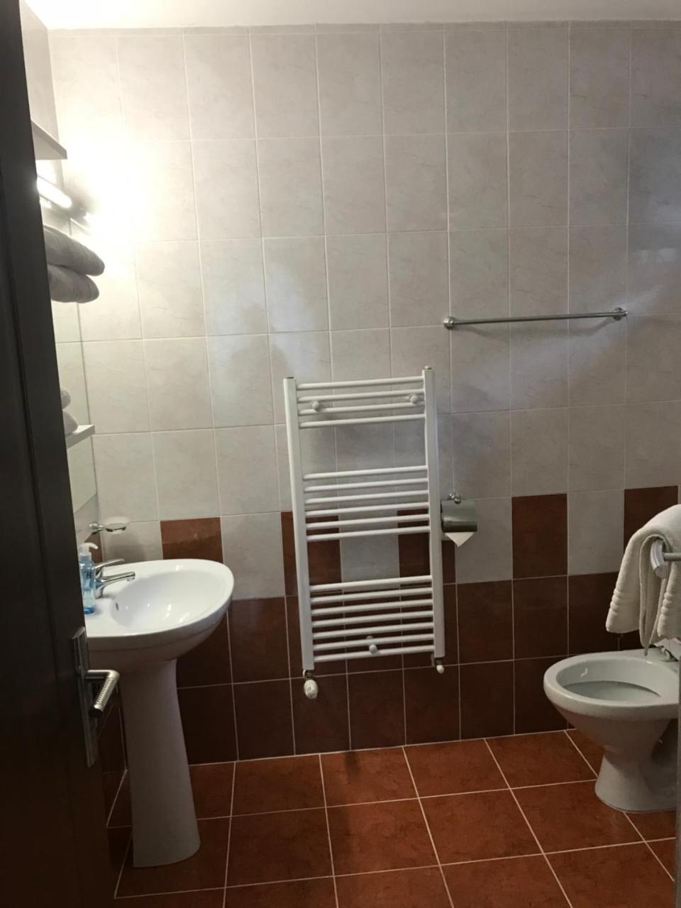 Pensiunea Granada Covasna Bagian luar foto