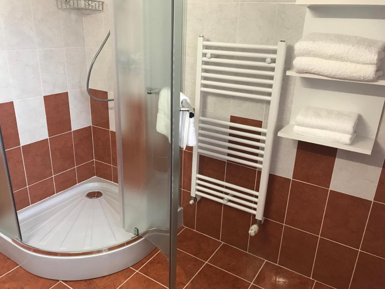 Pensiunea Granada Covasna Bagian luar foto